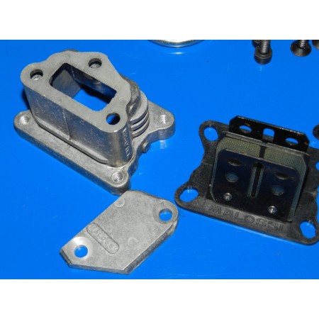 COLLETTORE CON VALVOLA VESPA PK 125 - MALOSSI