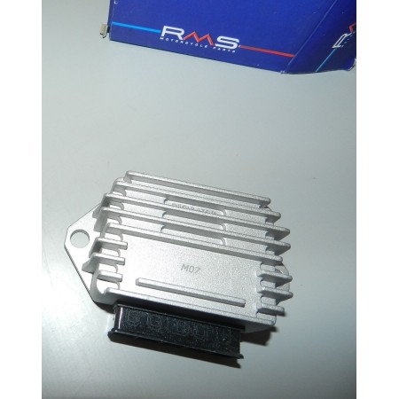 REGOLATORE DI TENSIONE VESPA PK 50 - RMS
